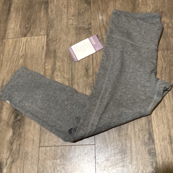 NWT - activewear leggings/tank/top lot - Picture 2 of 6
